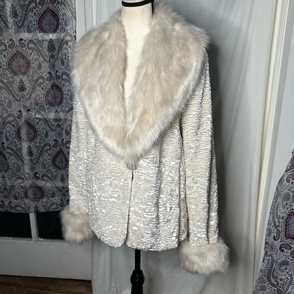 NWOT Dennis Basso Soft Faux Fur & Velvet Ivory Coat | Medium - Picture 2 of 14